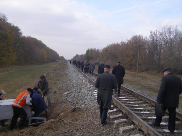 Версія аварії на залізниці: "Вони ж не камікадзе, щоб підставлятися під поїзд", фото №9 на сайті 20minut.ua