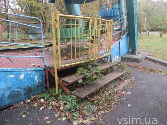 Аварійне «чортове колесо» лякає хмельничан. Чому непрацюючий атракціон не демонтують?, фото №4 на сайті vsim.ua