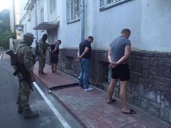 Бандитів кують в кайданки і ефектно, і по-тихому. Які злочинні групи спіймали?, фото №6 на сайті 20minut.ua