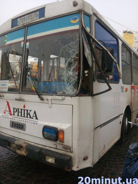 Біля мосту на Крушельницької на вихідних зіткнулись тролейбус і КамАЗ, фото №1 на сайті 20minut.ua