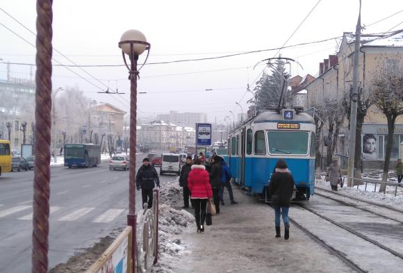 Через аварію біля Центрального мосту трамваї не ходили майже 20 хвилин, фото №2 на сайті 20minut.ua