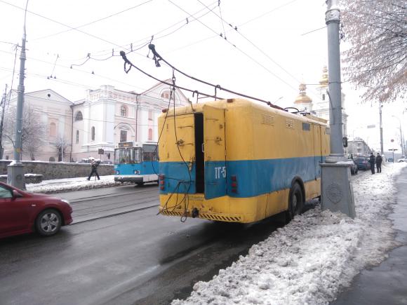 Через аварію біля Центрального мосту трамваї не ходили майже 20 хвилин, фото №3 на сайті 20minut.ua