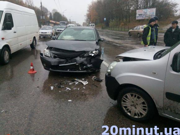 ДТП на 15 Квітня: зіткнулось три авто - Fiat, Тoyota та Аudi на сайті 20minut.ua ДТП на 15 Квітня: зіткнулось три авто - Fiat, Тoyota та Аudi, фото №2 на сайті 20minut.ua