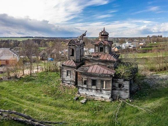 Фермер з сином рятують церкву, що стояла пусткою сто років, фото №2 на сайті 20minut.ua