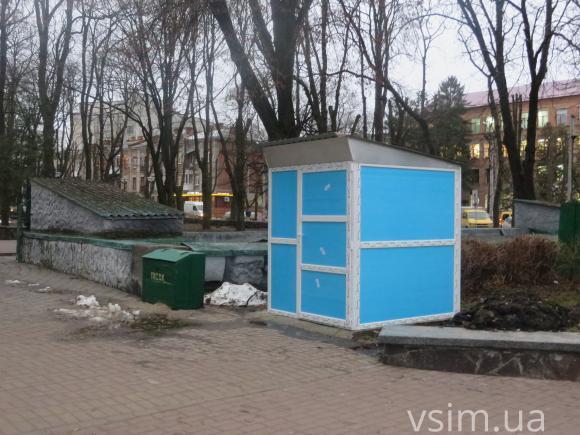 Фото дня: У центрі Хмельницького з'явився туалет для візочників, фото №1 на сайті vsim.ua