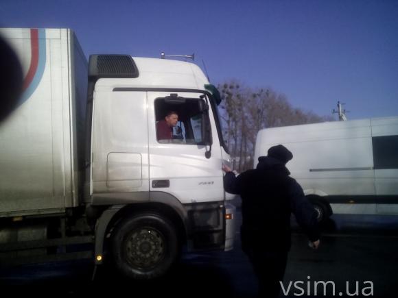 Хмельницькі «пересічники» перекрили дорогу до Вінниці на сайті vsim.ua Хмельницькі «пересічники» перекрили дорогу до Вінниці, фото №3 на сайті vsim.ua