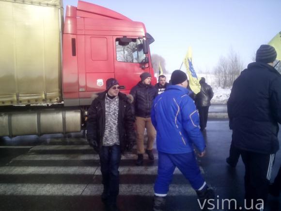 Хмельницькі «пересічники» перекрили дорогу до Вінниці на сайті vsim.ua Хмельницькі «пересічники» перекрили дорогу до Вінниці, фото №5 на сайті vsim.ua