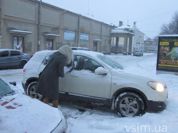 Хмельницький завалило снігом. Що відбувалося в місті і як розчистили дороги (ФОТО), фото №1 на сайті vsim.ua