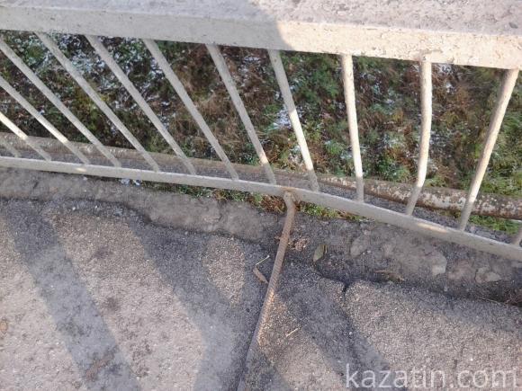 Міст через залізницю на Білоцерківській жде обвалу?, фото №3 на сайті 20minut.ua