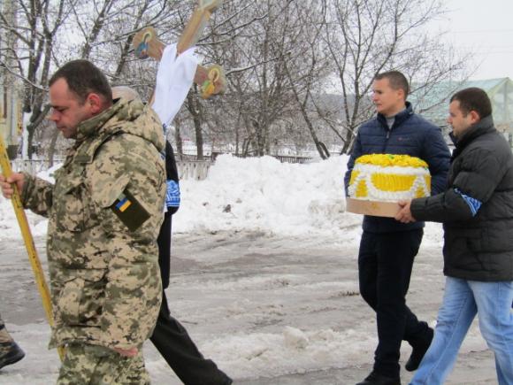 На Хмельниччині провели в останню путь загиблого в АТО Олега Суприкіна, фото №3 на сайті vsim.ua