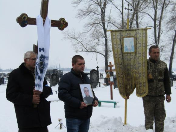 На Хмельниччині провели в останню путь загиблого в АТО Олега Суприкіна, фото №4 на сайті vsim.ua