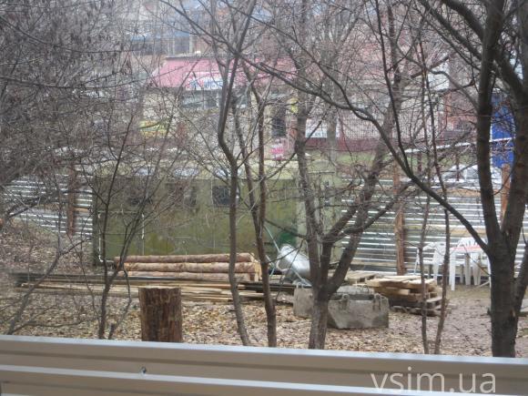 На Панаса Мирного перед вікнами жителів з'явився паркан. Готується будівництво торговельного центру, фото №4 на сайті vsim.ua