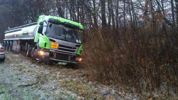 Наслідки снігопаду: десятки аварій через сніг, але без загиблих (ФОТО), фото №4 на сайті 20minut.ua