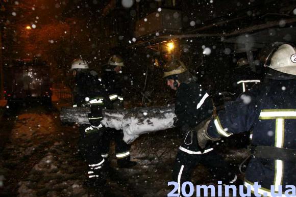 Негода валила дерева, спричиняла ДТП та залишала вінничан без світла. ФОТО, фото №4 на сайті 20minut.ua