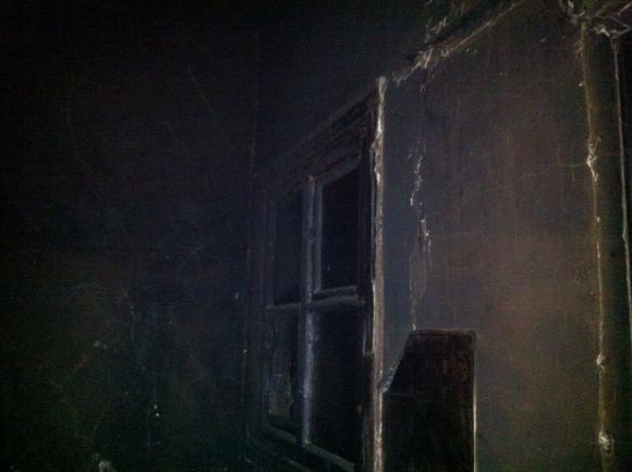 Пожежа в Гнівані: через куріння евакуювали 30 людей з гуртожитку (ФОТО), фото №2 на сайті 20minut.ua
