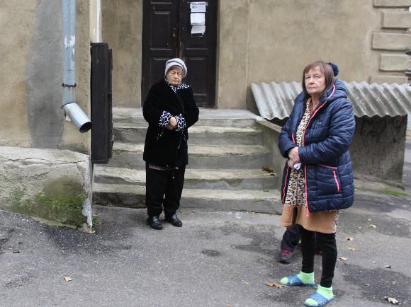 Стіна на Оводова може впасти та знести дім. ЖЕК обіцяє її відремонтувати, фото №2 на сайті 20minut.ua
