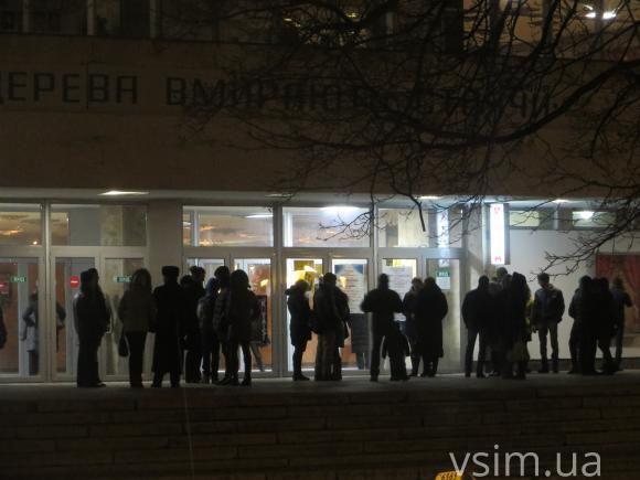 Танці на сцені та квіти від фанаток: у Хмельницькому запалював Арсен Мірзоян, фото №10 на сайті vsim.ua
