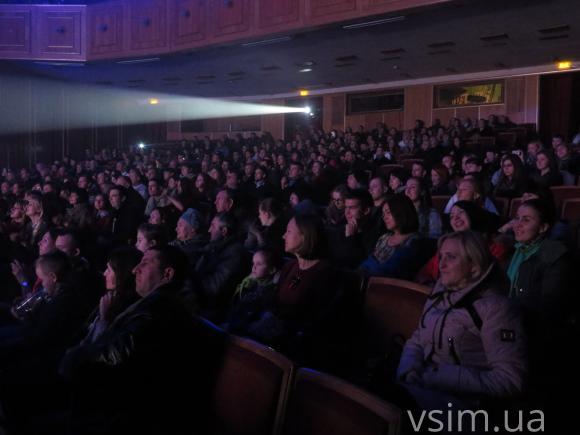 Танці на сцені та квіти від фанаток: у Хмельницькому запалював Арсен Мірзоян, фото №4 на сайті vsim.ua