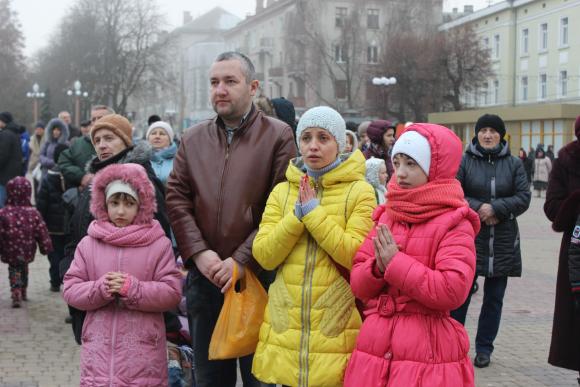 Тернопіль у скорботі вшанував пам`ять жертв голодоморів, фото №1 на сайті 20minut.ua