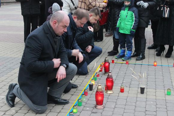 Тернопіль у скорботі вшанував пам`ять жертв голодоморів, фото №10 на сайті 20minut.ua