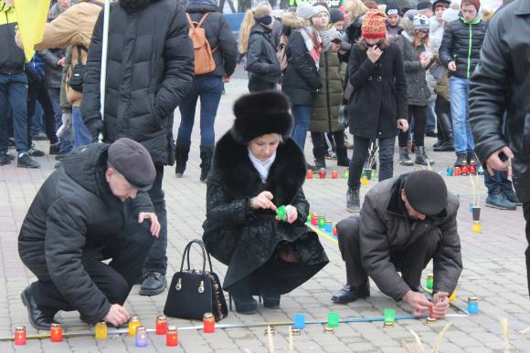 Тернопіль у скорботі вшанував пам`ять жертв голодоморів, фото №2 на сайті 20minut.ua