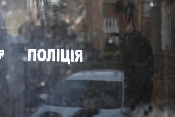 В «Медівіні» 20 молодиків захопили приміщення та побили арматурою охоронця, фото №1 на сайті 20minut.ua