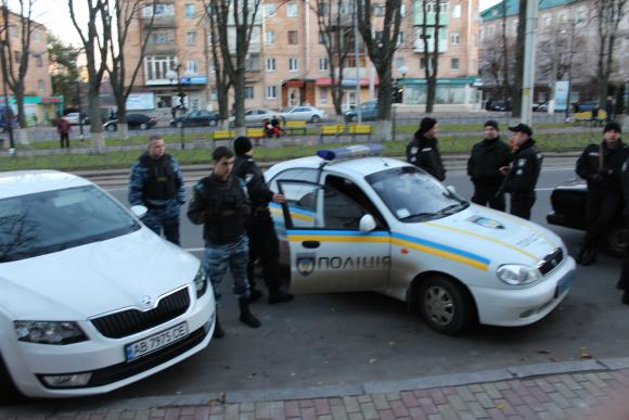 В «Медівіні» 20 молодиків захопили приміщення та побили арматурою охоронця, фото №2 на сайті 20minut.ua