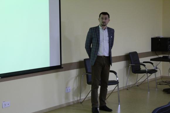 «Відміна червоної ручки в школі це ще не освітня реформа», — освітній експерт Артур Кочарян, фото №5 на сайті 20minut.ua