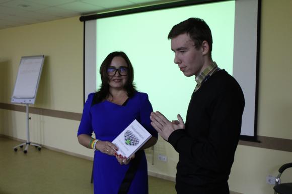 «Відміна червоної ручки в школі це ще не освітня реформа», — освітній експерт Артур Кочарян, фото №6 на сайті 20minut.ua