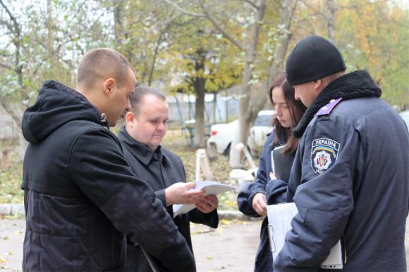 Жителі перекривали Хмельницьке шосе: «Орендарі руйнують наш будинок» (ОНОВЛЕНО), фото №5 на сайті 20minut.ua