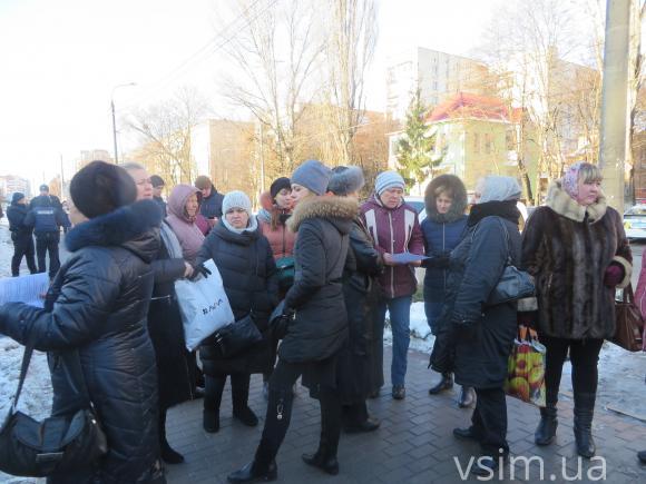 Батьки вихованців ДНЗ №37 вийшли на акцію під стіни Нацполіції (ОНОВЛЕНО), фото №6 на сайті vsim.ua