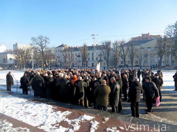Дві сотні пенсіонерів ОВС мітингують на майдані у Хмельницькому, фото №2 на сайті vsim.ua