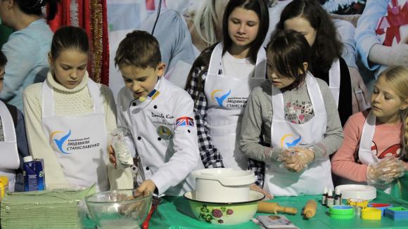 Фіналіст проекту «Майстер-Шеф Діти» провів майстер-клас  з випічки імбирного печива, фото №3 на сайті 20minut.ua