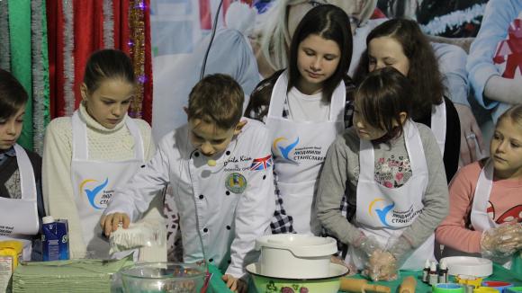 Фіналіст проекту «Майстер-Шеф Діти» провів майстер-клас  з випічки імбирного печива, фото №4 на сайті 20minut.ua