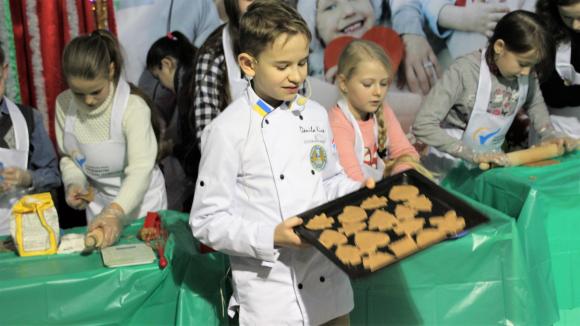 Фіналіст проекту «Майстер-Шеф Діти» провів майстер-клас  з випічки імбирного печива, фото №7 на сайті 20minut.ua