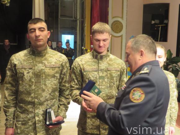 Хмельницьким прикордонникам вручили сертифікати на квартиру та нову техніку, фото №5 на сайті vsim.ua