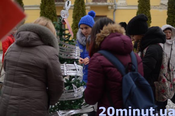 Кам’янецькі школярі прикрасили міні-ялиночки (ФОТОРЕПОРТАЖ), фото №2 на сайті 20minut.ua
