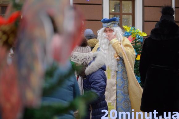 Кам’янецькі школярі прикрасили міні-ялиночки (ФОТОРЕПОРТАЖ), фото №4 на сайті 20minut.ua