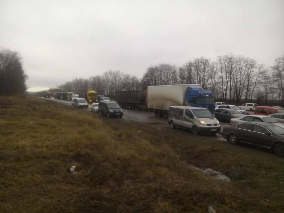 Колишні міліціонери перекрили дорогу, бо хочуть законної пенсії 5000-9000 грн, фото №2 на сайті 20minut.ua