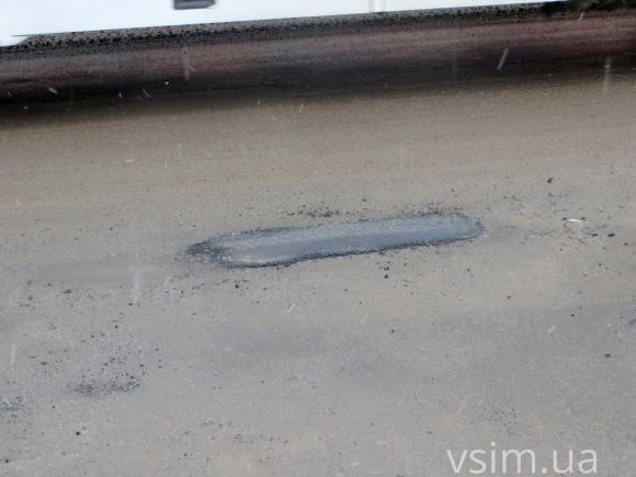 Комунальники латають Кам’янецьку під снігом в "годину пік", фото №4 на сайті vsim.ua