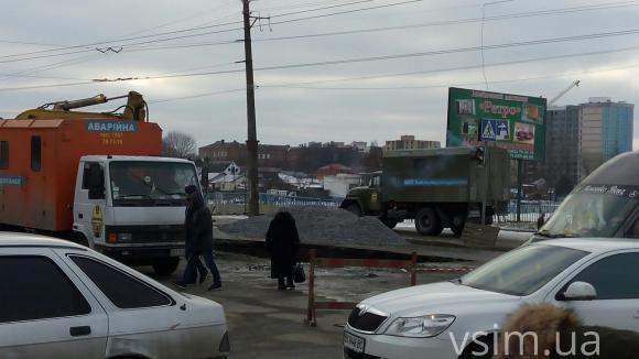 Комунальники розповіли, коли відновлять рух транспорту біля «Оазису», фото №3 на сайті vsim.ua