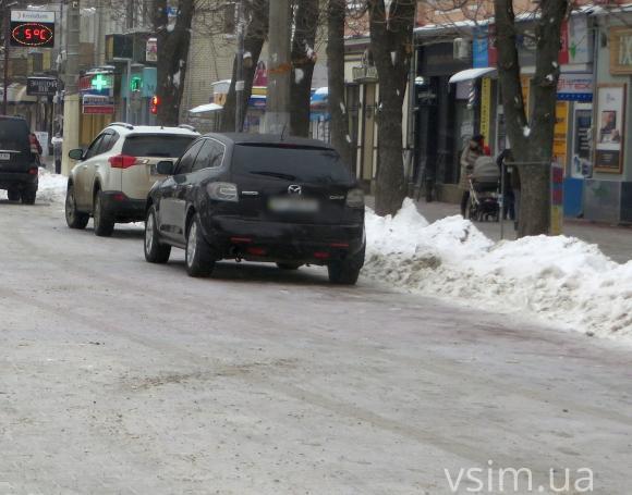 «Мене друг попросив», - водій уник штрафу за неправильну парковку на Проскурівській, фото №1 на сайті vsim.ua