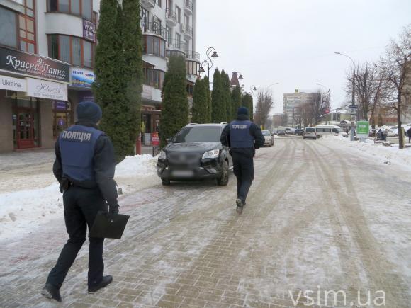 «Мене друг попросив», - водій уник штрафу за неправильну парковку на Проскурівській, фото №2 на сайті vsim.ua