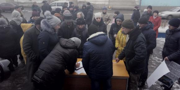 «Може, пивка і – за руль?» - У Вапнярці перекрили трасу проти затягування справи про загибель закоханих, фото №3 на сайті 20minut.ua