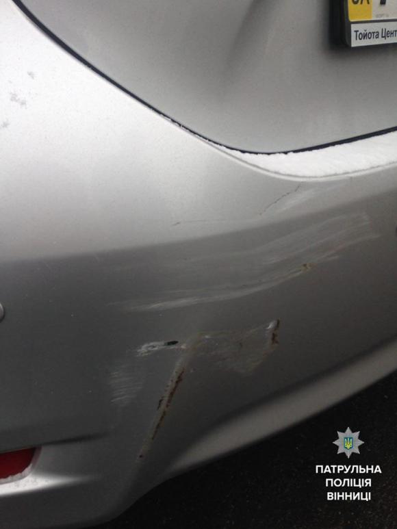 На Коцюбинського водій Skoda стукнув припарковану Toyota та втік (ФОТО), фото №2 на сайті 20minut.ua