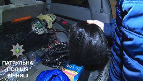 На Коцюбинського зупинили джип з шахраями, які «розводили» людей на великі гроші (ВІДЕО), фото №1 на сайті 20minut.ua