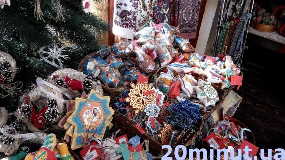Новорічні прикраси на ялинку: які, де і за скільки на сайті 20minut.ua Новорічні прикраси на ялинку: які, де і за скільки, фото №1 на сайті 20minut.ua