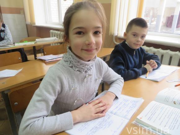 Нову сукню та сенсорний гаджет: що замовили хмельницькі школярі святому Миколаю, фото №2 на сайті vsim.ua