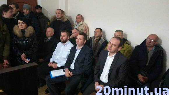 Під судом у Хмельницькому, де слухатимуть справу прокурорів Антюка і Сідорова, півсотні активістів з плакатами, фото №4 на сайті 20minut.ua