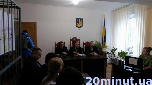 Під судом у Хмельницькому, де слухатимуть справу прокурорів Антюка і Сідорова, півсотні активістів з плакатами, фото №5 на сайті 20minut.ua